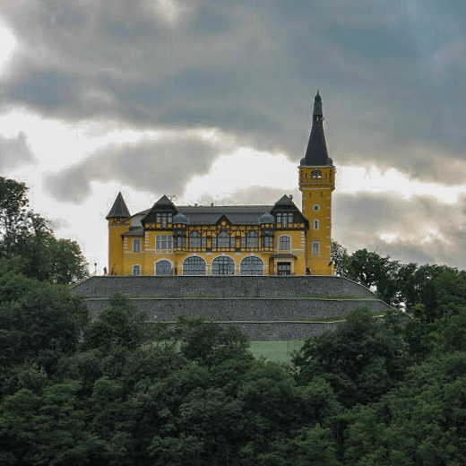 Kolej Jinak - Zámeček Větruše